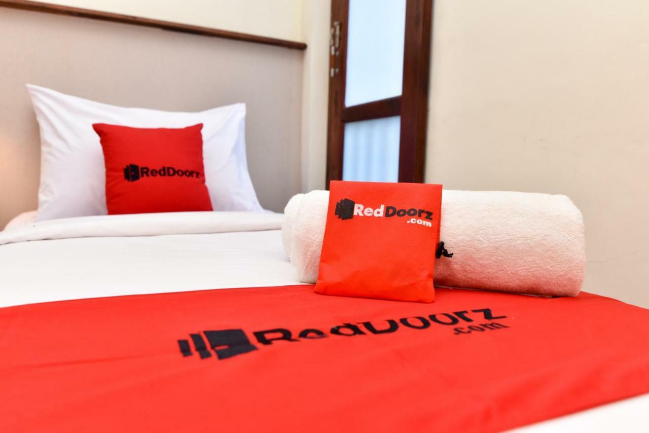 Reddoorz Near Legian Street Otel Kuta Lombok Dış mekan fotoğraf